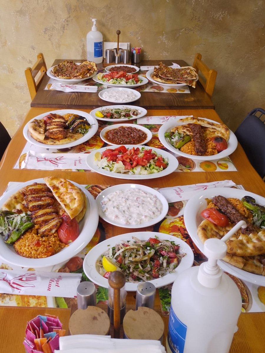 Damak Pide Kebap - kurulu sofra